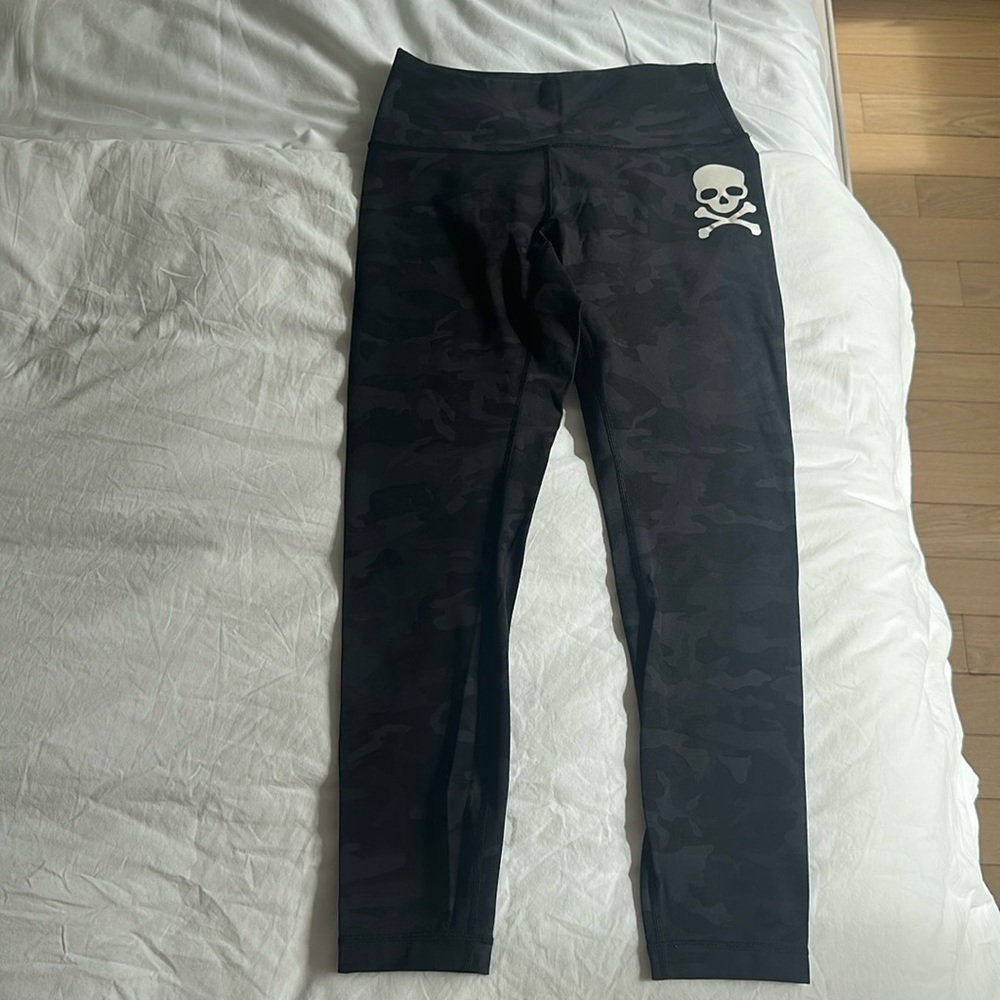 Lululemon X soul cycle black and gray camo wunder under leggings